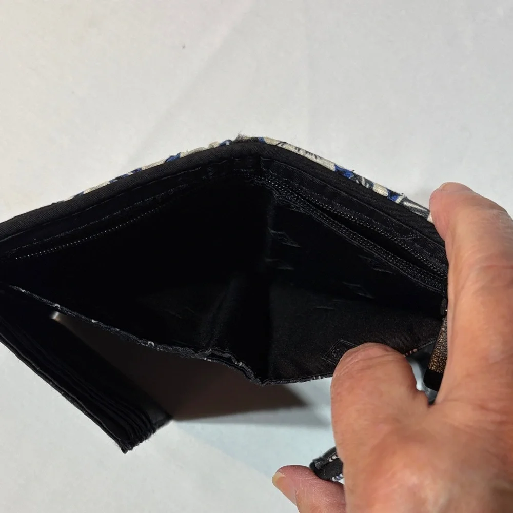 Vera Bradley RFID Tri-Fold Wallet Snow Lotus pattern EC - Picture 5 of 10